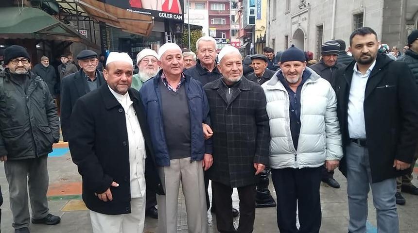 Umre kafilesi dualar ile uğurlandı