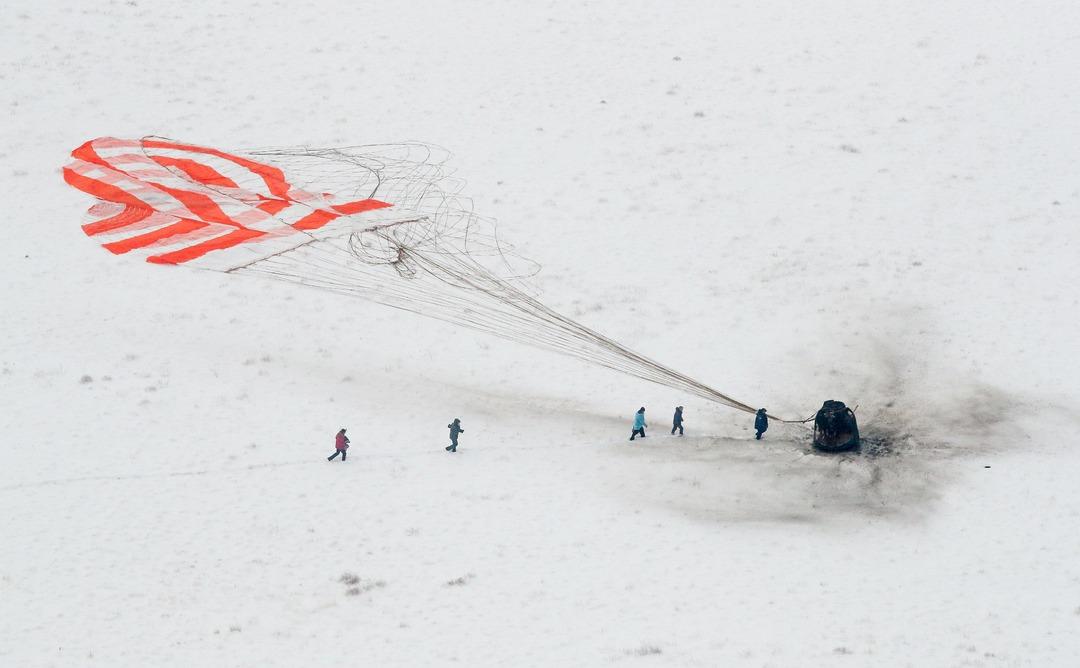 197 g&uuml;nl&uuml;k uzay yolculuğunun ardından Soyuz MS 09 D&uuml;nya'ya geri d&ouml;nd&uuml;! 