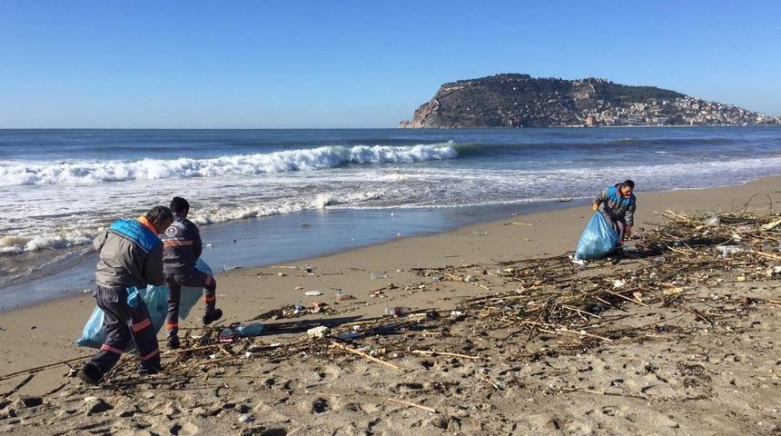 2019 T&uuml;rkiye dalga s&ouml;rf&uuml; yarışması i&ccedil;in sahil temizliği yapıldı