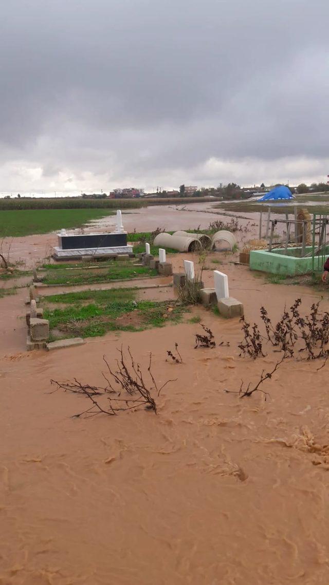 Mardin'de sağanak; evleri ve tarım arazilerini su bastı