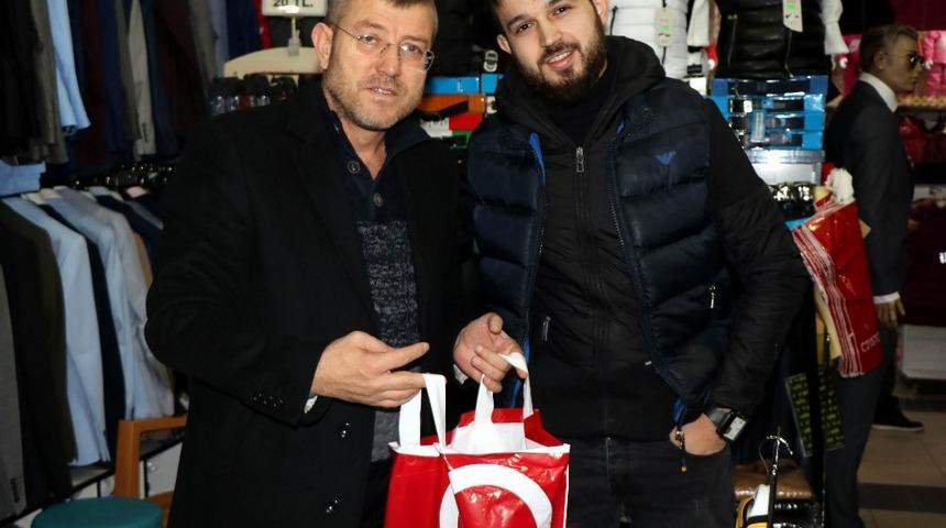 Yabancılar &Ccedil;arşısı&rsquo;nda poşet yerine &rsquo;karton &ccedil;anta&rsquo; ile alışveriş