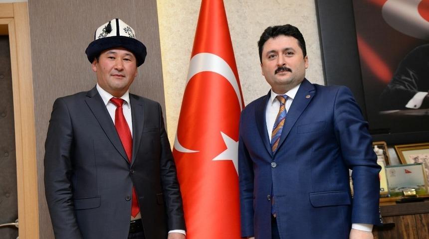 Kırgız heyeti Altıeyl&uuml;l&rsquo;de