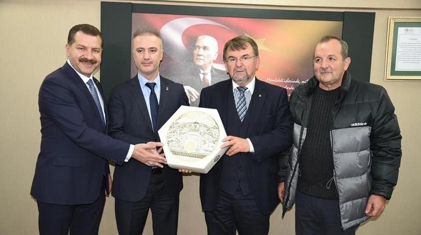 Y&uuml;cel Yılmaz ticaret odası ve esnaf kredi kefalet kooperatifini ziyaret etti