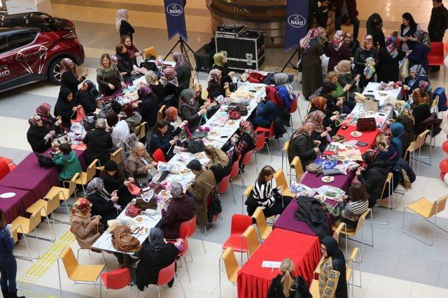 Malatya Parkta ‘’Elden Ele’’ örgü örme etkinliği