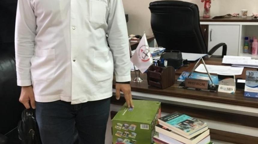 Başkan &Ouml;zg&uuml;ven&rsquo;den &ouml;ğrencilere kitap desteği