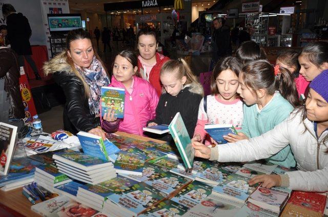 Tekira kitap festivali devam ediyor