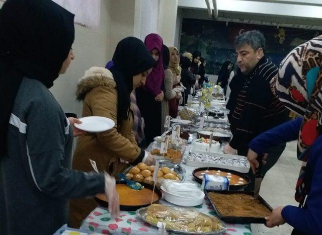 Yemen için kermes düzenledi