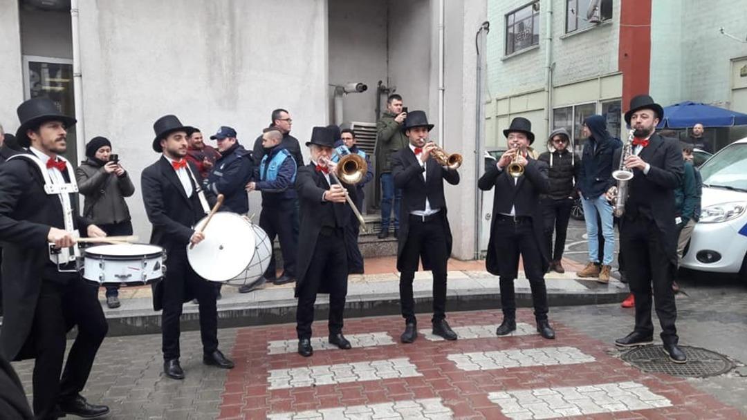 Biga&rsquo;da indirimli alışveriş heyecanı başladı