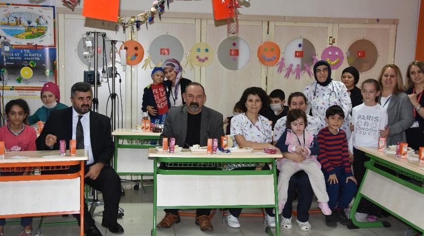 L&ouml;semili &ccedil;ocuklar i&ccedil;in yılbaşı kutlaması