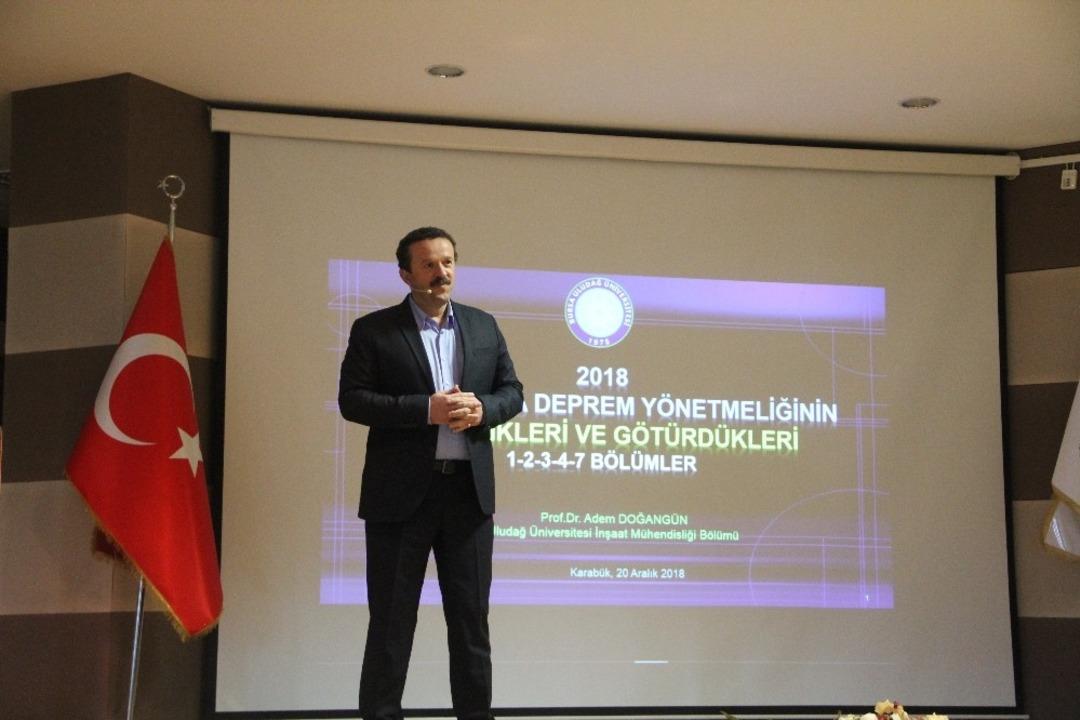 Prof. Dr. Doğang&uuml;n, &ouml;ğrencilere yeni deprem y&ouml;netmeliğini anlattı