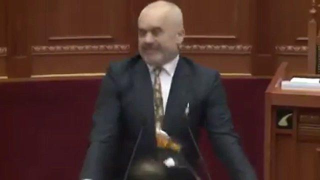 Arnavutluk Başbakanı Edi Rama'ya yumurtalı saldırı