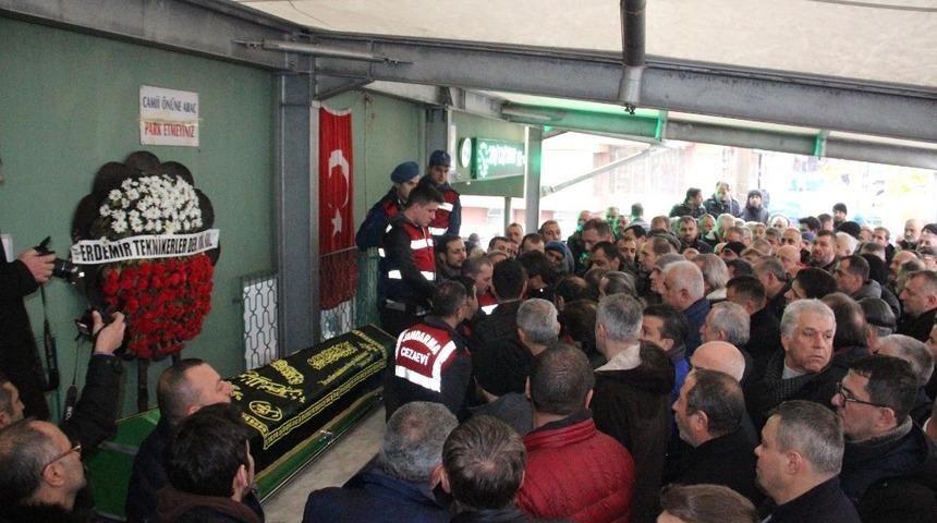 Sahte alkolden hayatını kaybeden Turhan son yolculuğuna uğurlandı