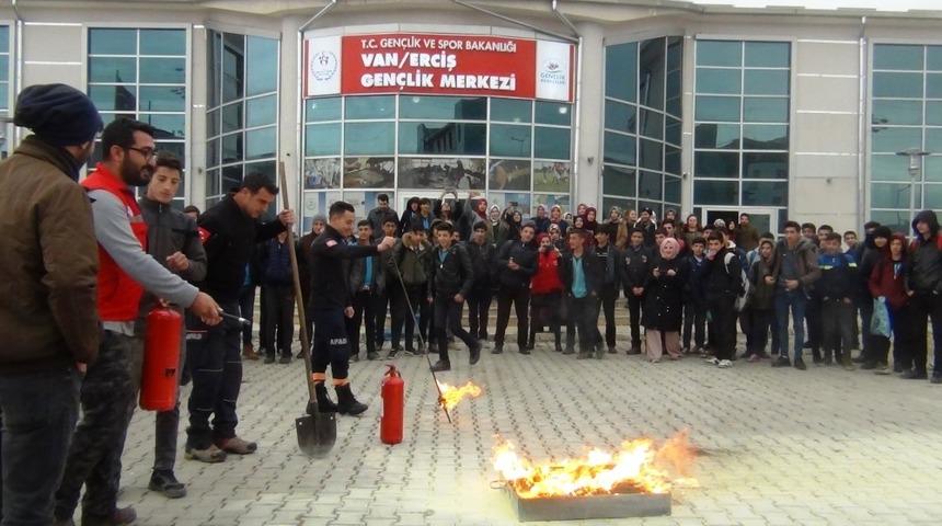 &Ouml;ğrencilere deprem ve yangın s&ouml;nd&uuml;rme eğitimi
