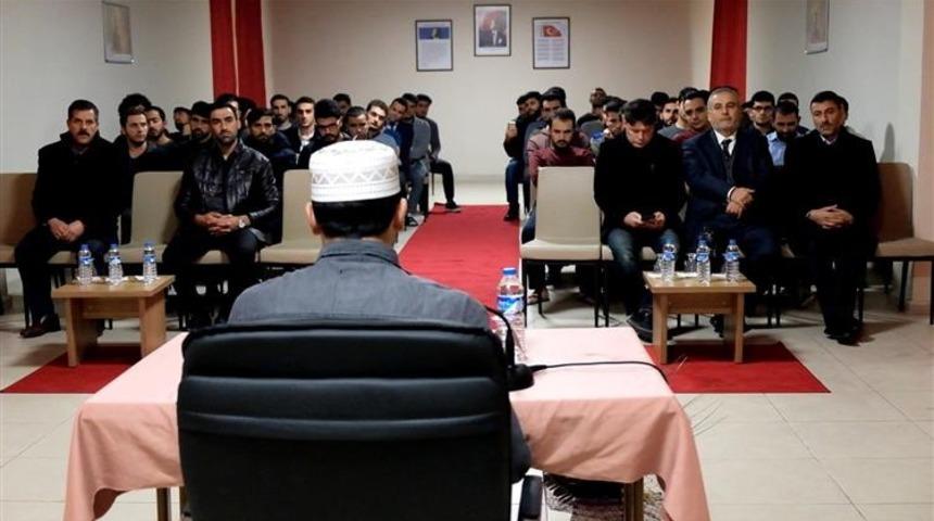 Mevlana&rsquo;yı Anlamak konulu konferans d&uuml;zenlendi