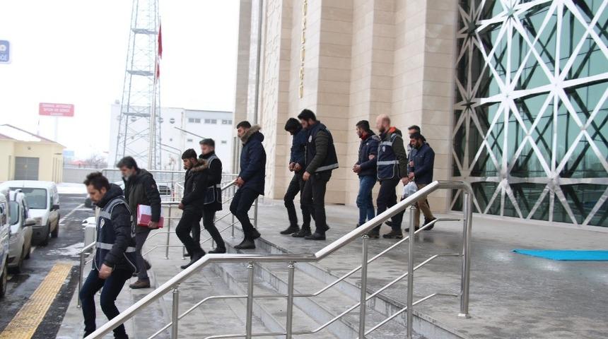 Kars&rsquo;ta 207 bin TL&rsquo;lik malzeme &ccedil;alan hırsızlar yakalandı