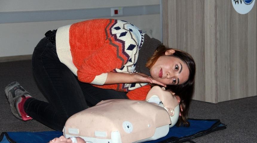 Van B&uuml;y&uuml;kşehir Belediyesi personeline &lsquo;ilk yardımda farkındalık&rsquo; eğitimi