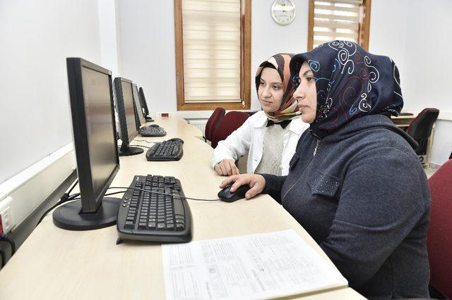 Mamaklı kadınlar kendilerini aile merkezlerinde geliştiriyor