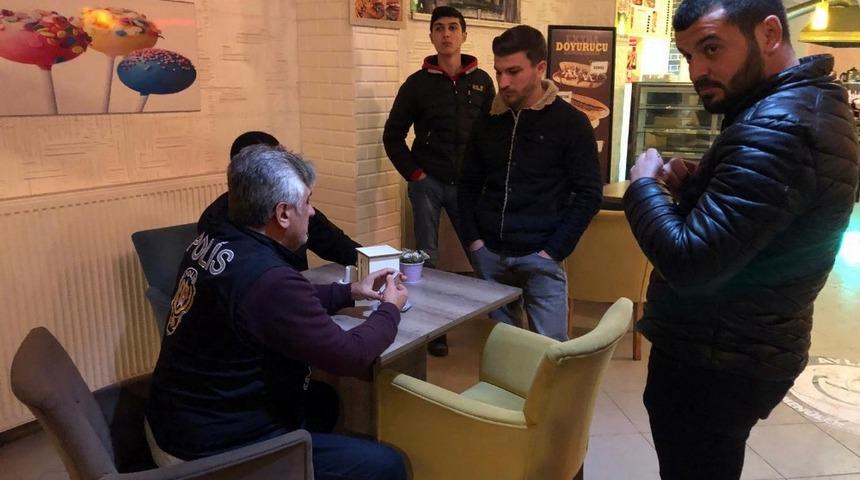 Kaynarca&rsquo;da polis a&ccedil;ık alanlarda ve mekanlarda denetim yapıldı