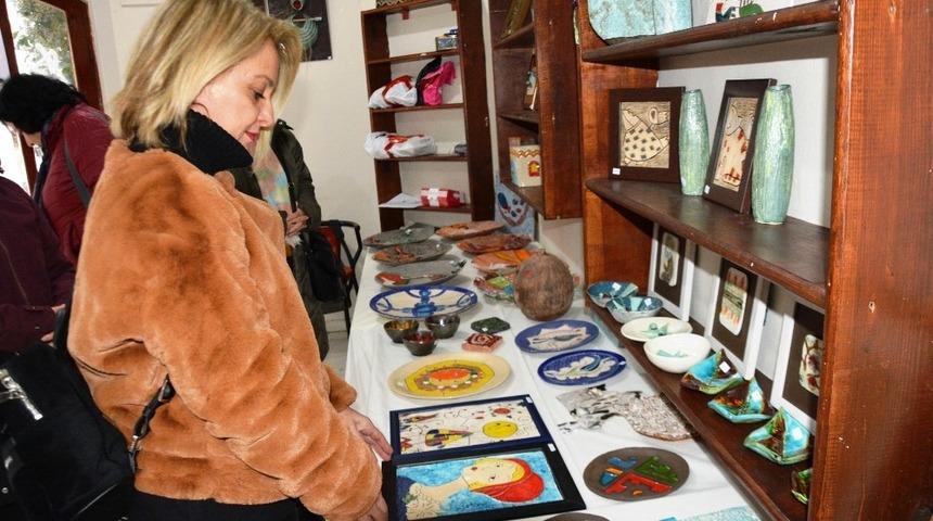 Kadınlardan seramik sergisi