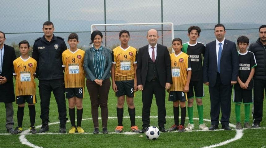Altın&ouml;z&uuml;&rsquo;nde "Savaş ayırır, futbol birleştirir" projesi