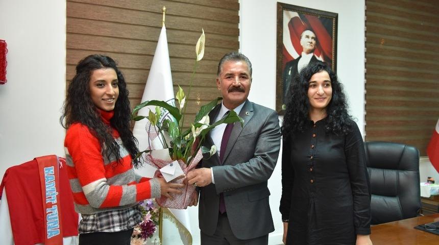 Tuna: "&Uuml;niversitelerle ortak proje yapan tek belediyeyiz"