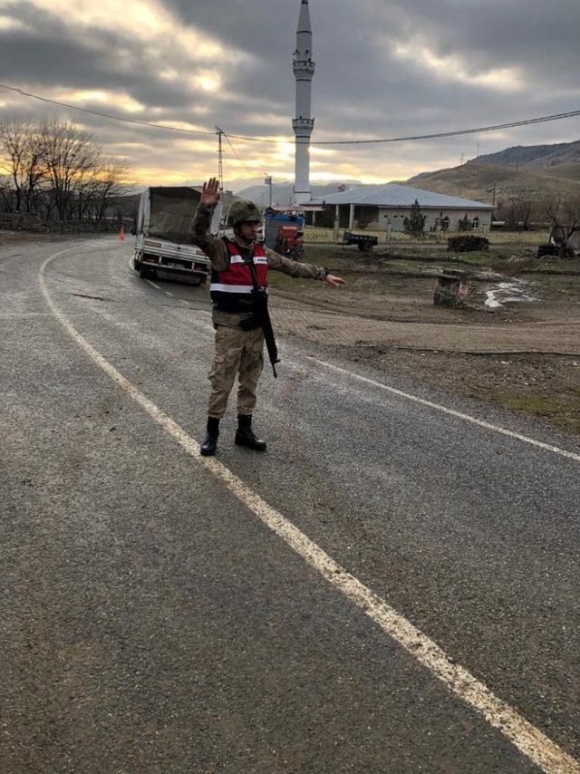 Jandarmadan asayiş ve trafik uygulaması