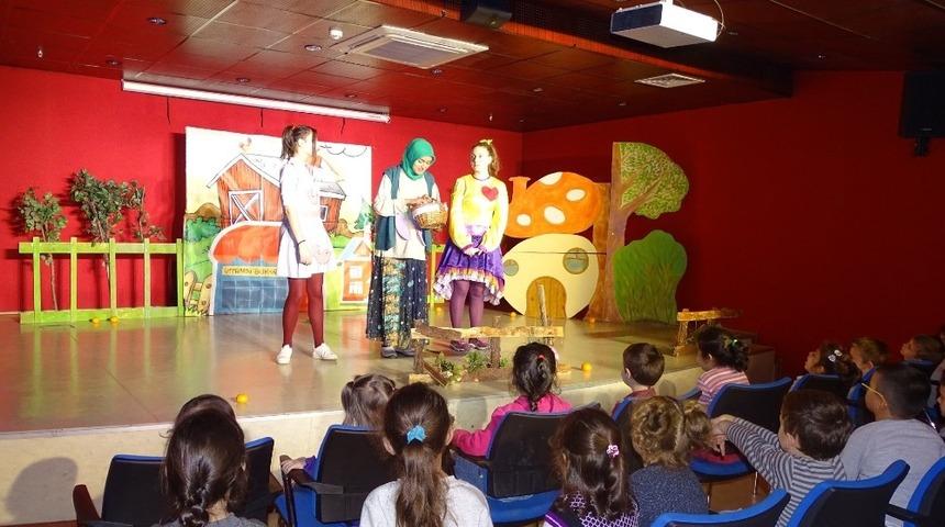 Gebze&rsquo;de &ccedil;ocuk tiyatrosu sahnelendi