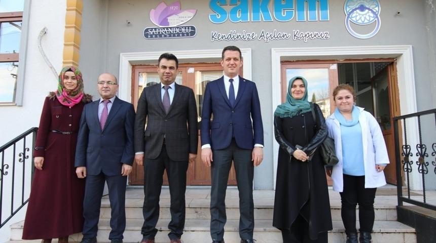 &Uuml;rkmezer, kursiyerleri ziyaret etti