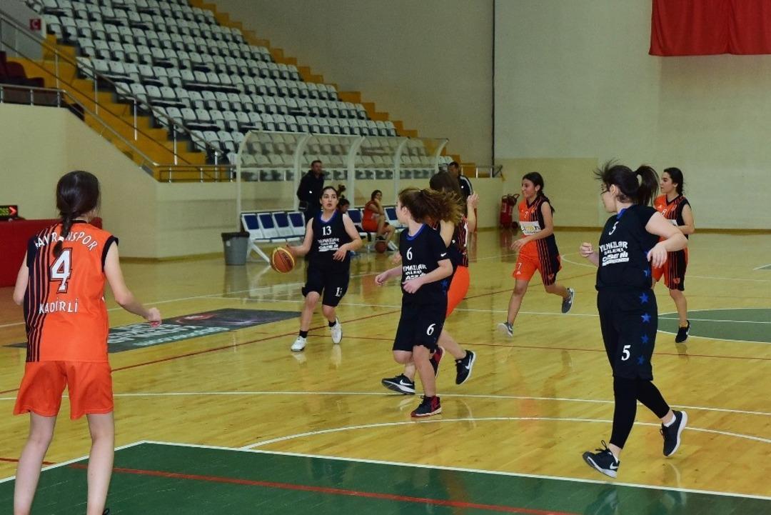 Osmaniye&rsquo;de basketbol şampiyonası sona erdi