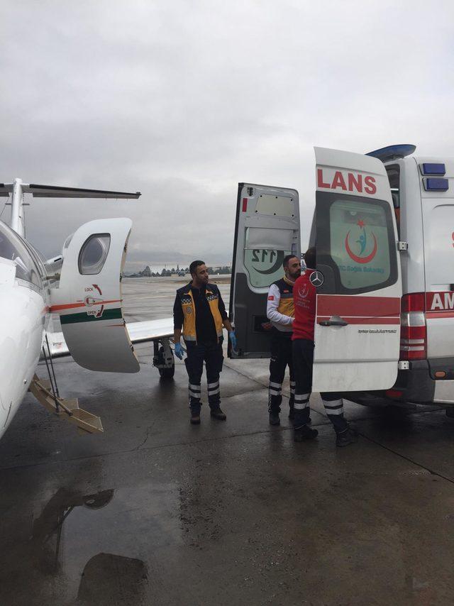 Kalp hastası bebek, ambulans uçakla İstanbul'a gönderildi