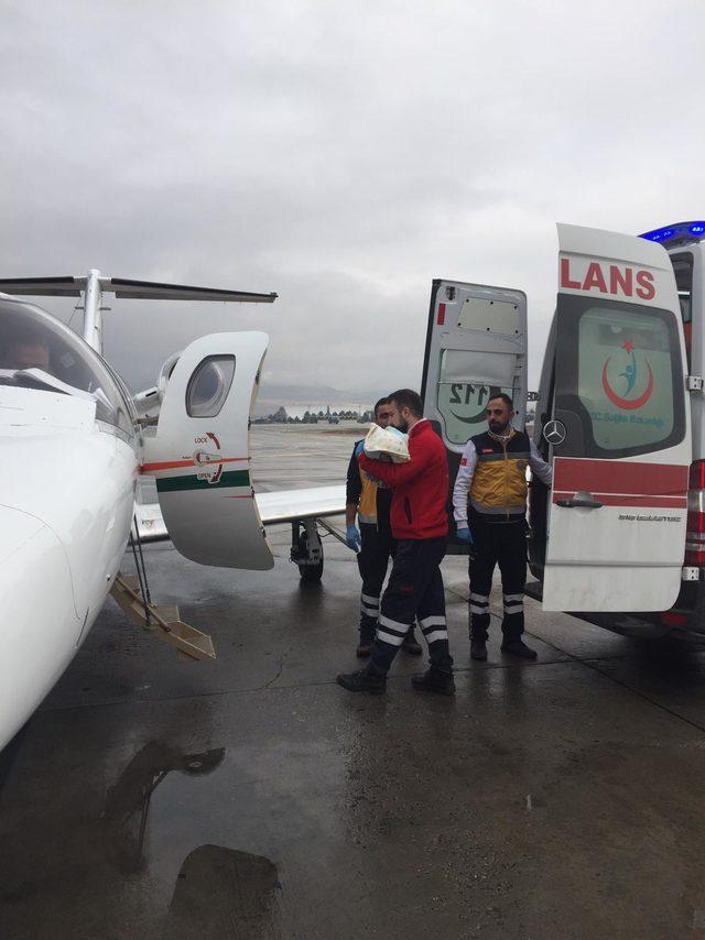 Kalp hastası bebek, ambulans uçakla İstanbul'a gönderildi