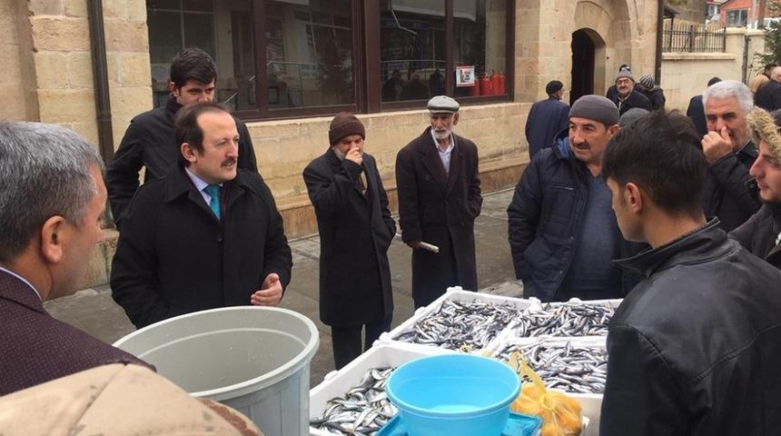 Vali Pehlivan Hoca Ahmet Yesevi Caddesi esnafını ziyaret etti