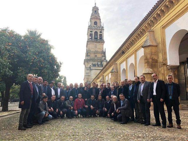 İspanya gezisine katılan muhtardan Kaymakam Berber’e anlamlı hediye