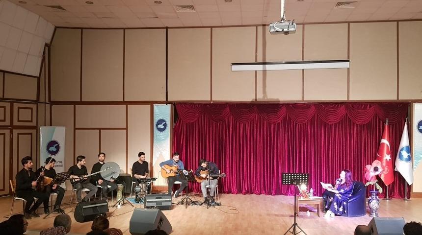 YY&Uuml;&rsquo;de şiir ve m&uuml;zik dinletisi