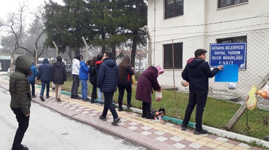 Final Lisesi &ouml;ğrencilerinden &rsquo;askıda gıda yardımı&rsquo; kampanyasına destek