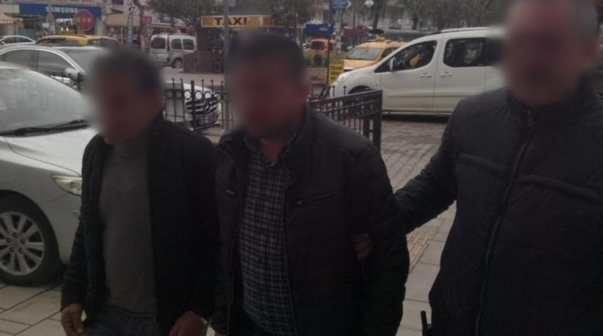 Kuşadası&rsquo;nda 13 ka&ccedil;ak g&ouml;&ccedil;men yakalandı, 2 insan taciri tutuklandı