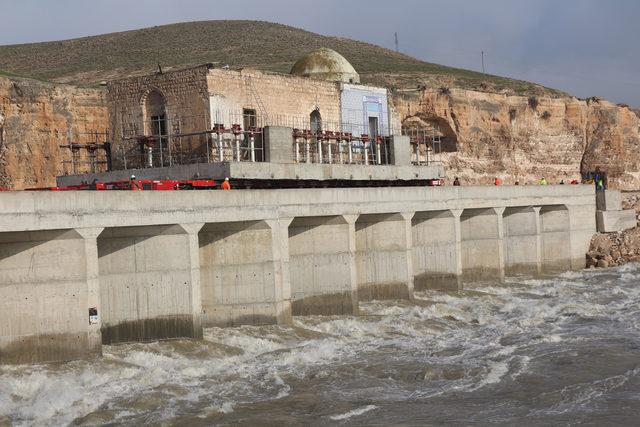 Hasankeyf'teki son eser taşınmaya başladı