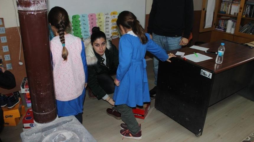 Yardım kampanyasıyla &ouml;ğrencileri giydirdi