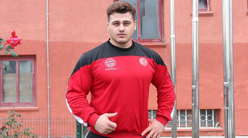 Rıza Kayaalp'ten muhteşem performans