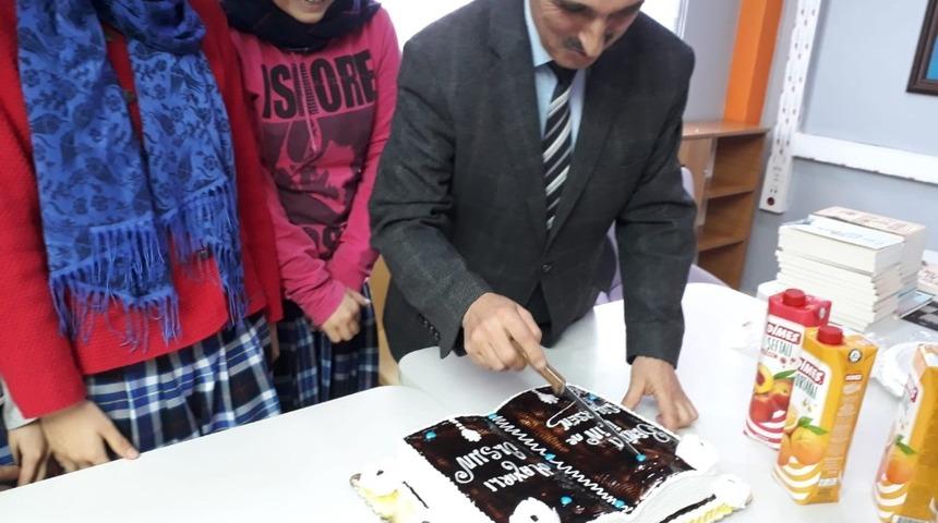 Yazar Yılmaz Erdoğan, ‘Benim İçin Ne Dilersen’ kitabının ilham kaynağı Kızılcahamamlı öğrencilerle buluştu