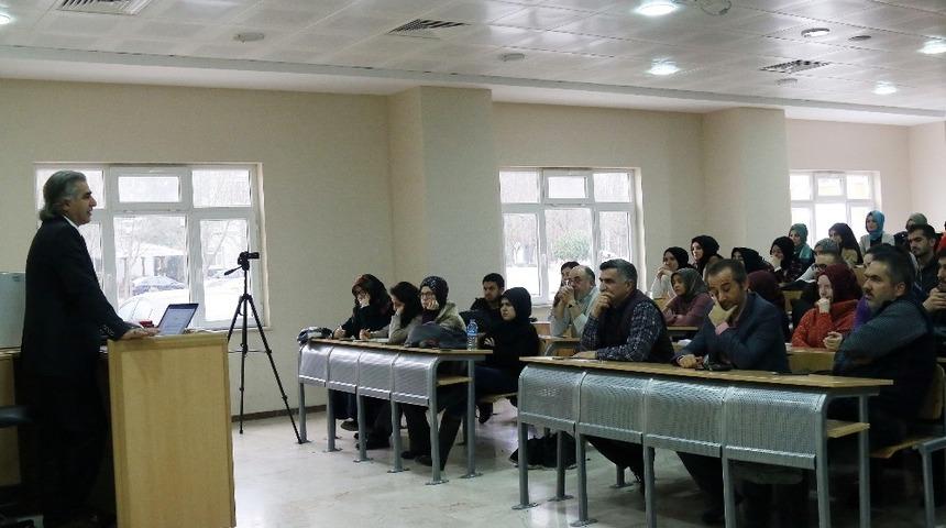 SAÜ’de ‘Psikotarih yöntemi ve tarihi kahramanlara farklı bir bakış’ konferan düzenledi