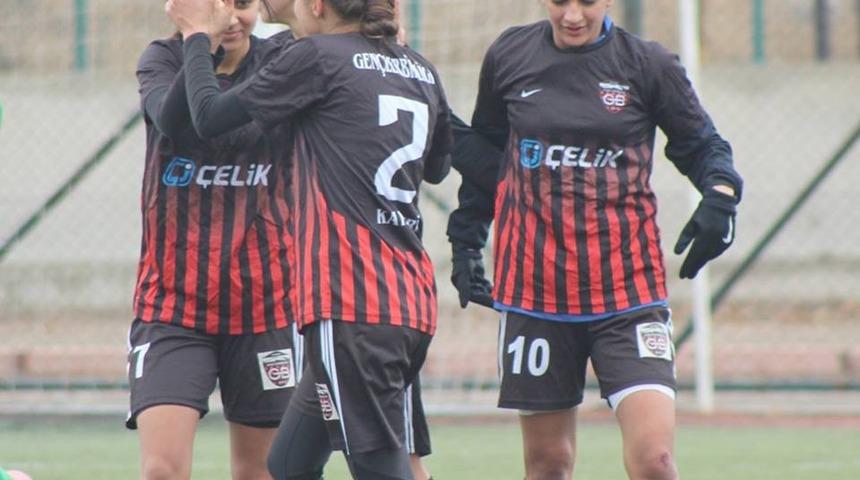 Lider zirve maçı için Konya yolcusu