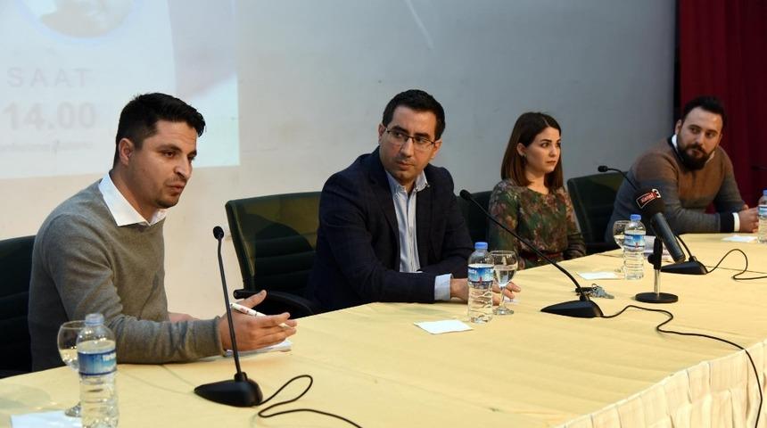 &Uuml;niversitenin eski mezunları ile &ldquo;Mezunlar Paneli&rdquo;