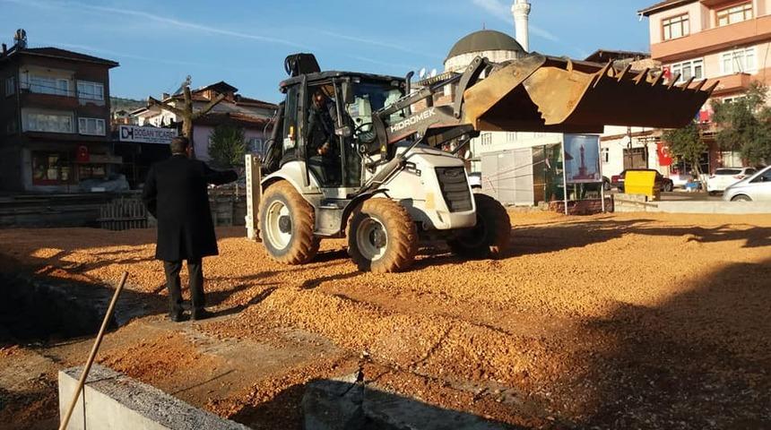 Vezirhan&rsquo;da Cumhuriyet meydanı yenileniyor