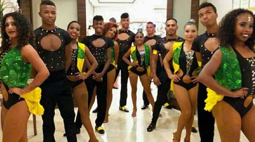 Kolombiyalı dansçılar Atatürk Havalimanı'nda mahsur kaldı