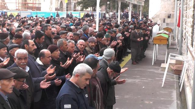 Sobadan zehirlenen Cennet toprağa verildi, eşinin tedavisi sürüyor