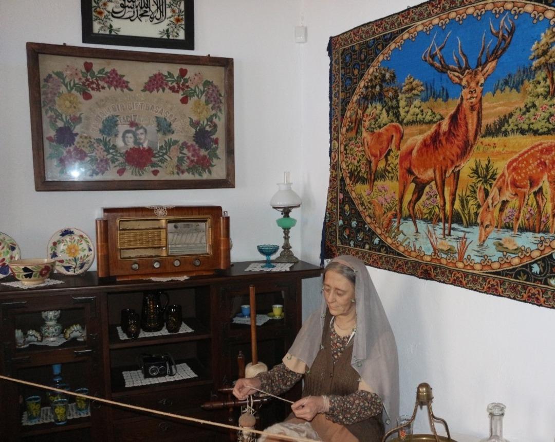 Bu evin her k&ouml;şesi tarih kokuyor