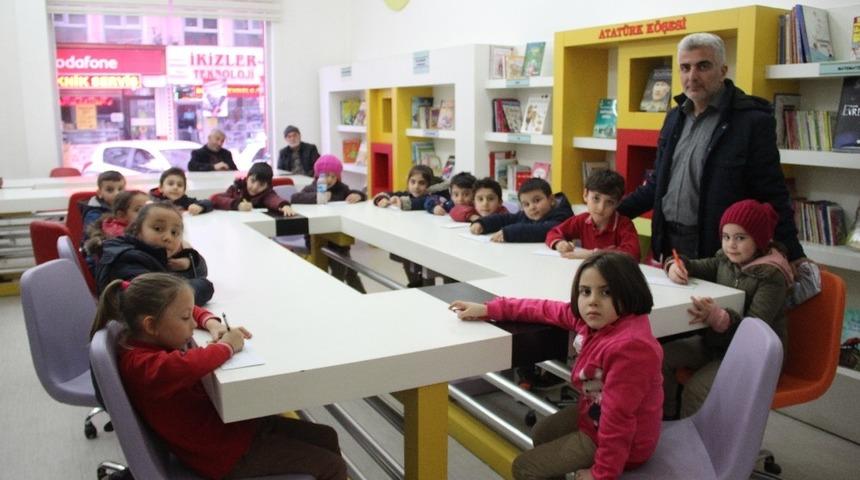 İlk mektuplarını arkadaşlarına g&ouml;nderdiler