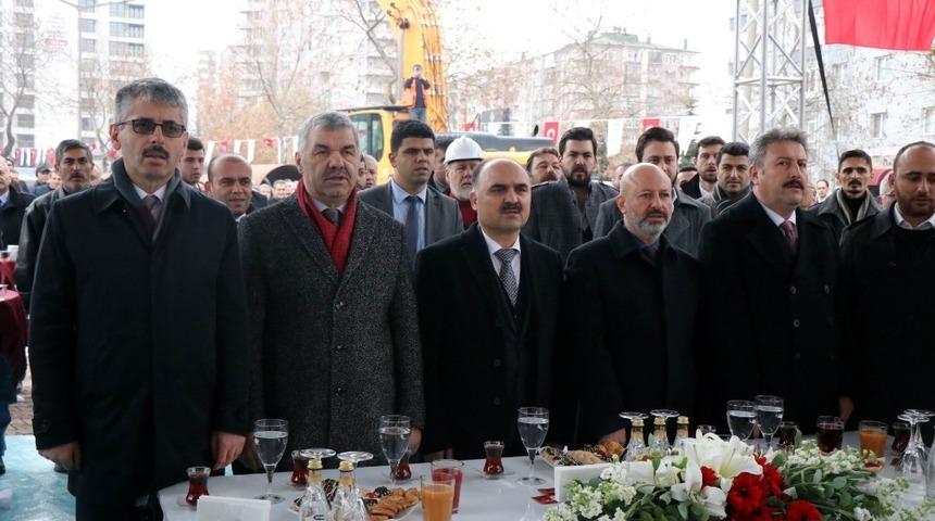 Mustafa &Ccedil;elik: "Zorlukları bahane etmedik, hep &ccedil;alıştık"