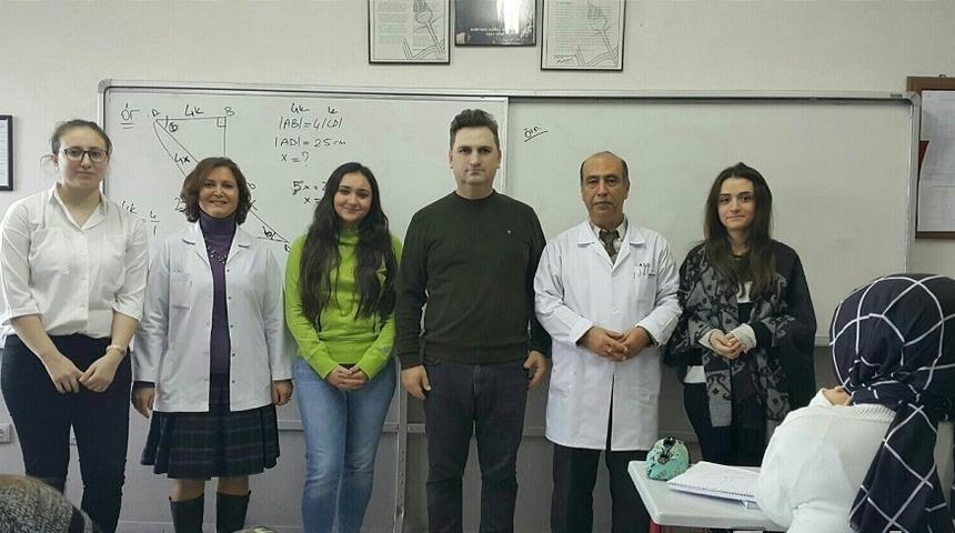 Burhaniye&rsquo;de liseli &ouml;ğretmenler ders anlattı